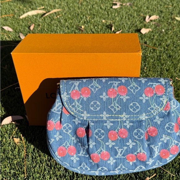 Jean Cherry 🍒 Patterned Handbag - Picture 2 of 3